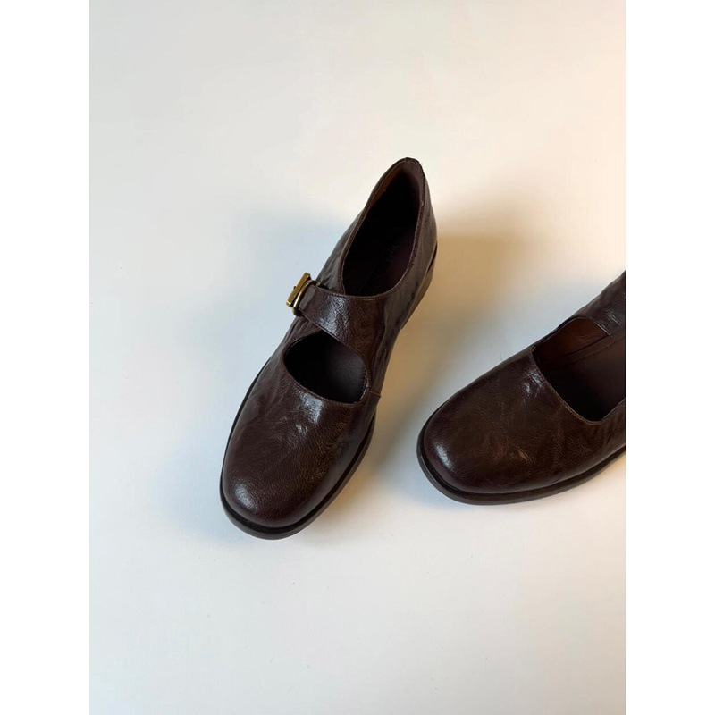 Women's Retro Round Toe Leather Mary Jane Pumps with Block Heel